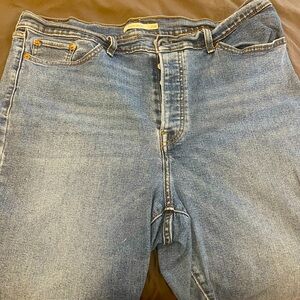 Levi Ribcage Cropped Jean